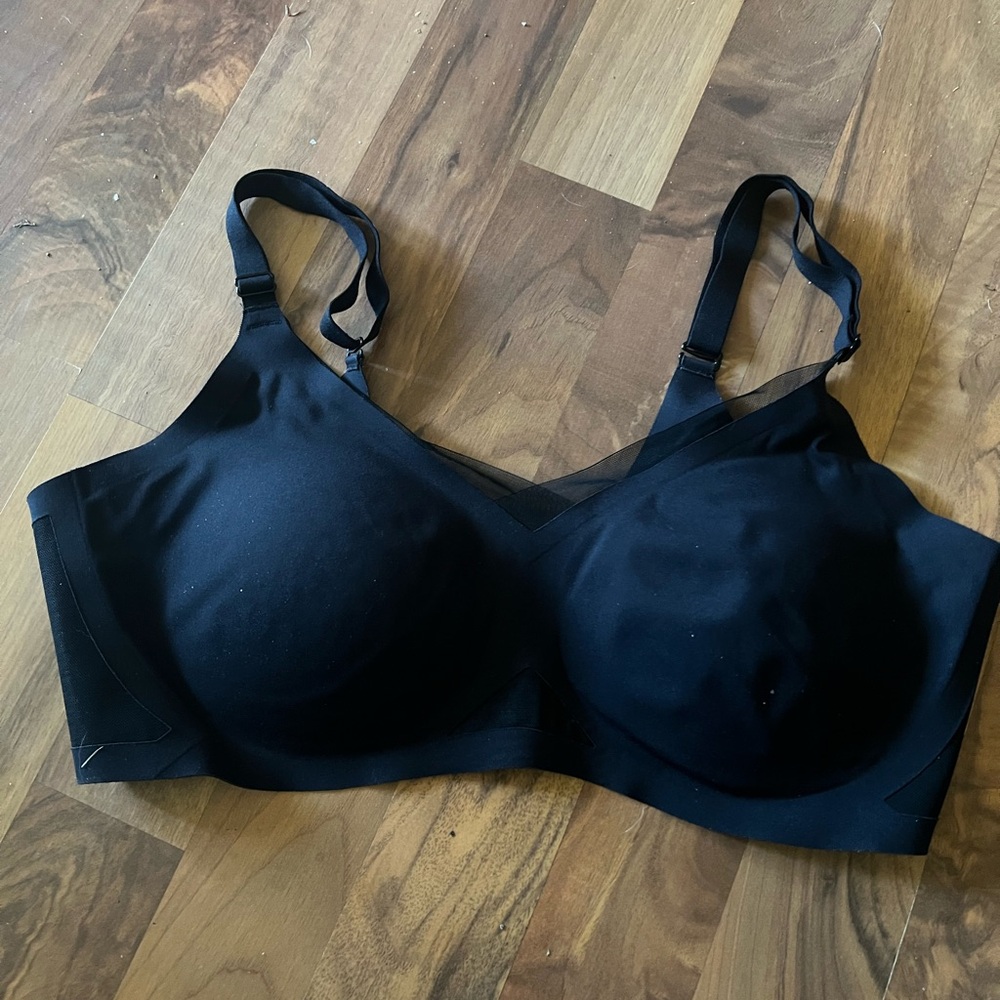 Honeylove Black Wireless Molded Bra with Sheer V Detail